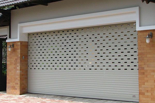 Cách chuẩn bị cửa cuốn cho mùa bão