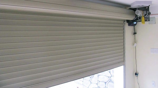 Làm thế nào để tăng giá trị ngôi nhà của bạn với cửa cuốn