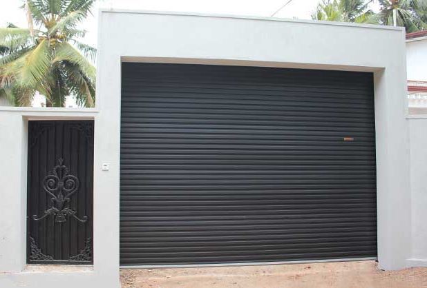 Tại sao nên chọn cửa cuốn cách nhiệt và cách làm sạch cửa cuốn