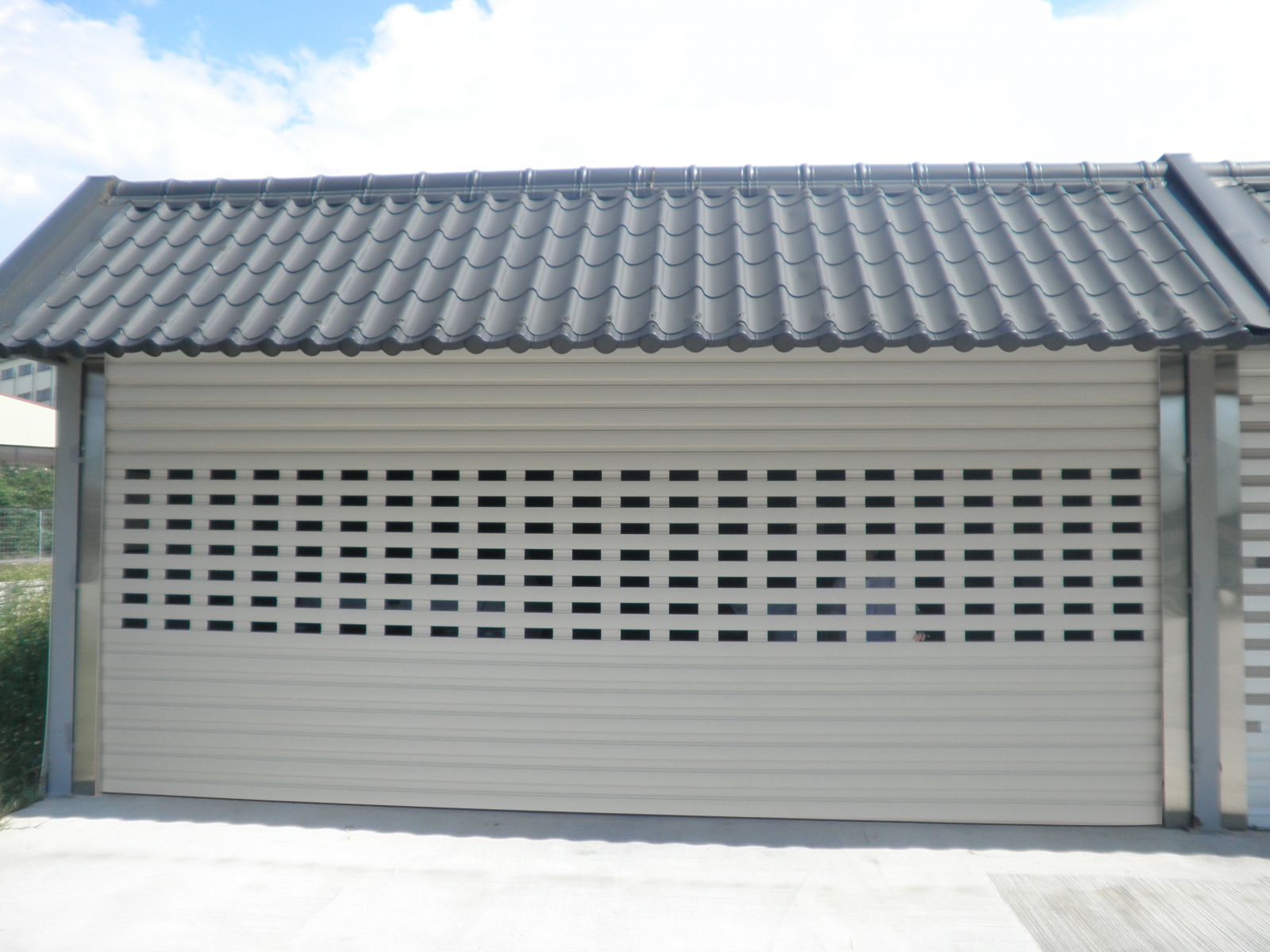 Cửa cuốn thế hệ mới - cửa cuốn khe thoáng