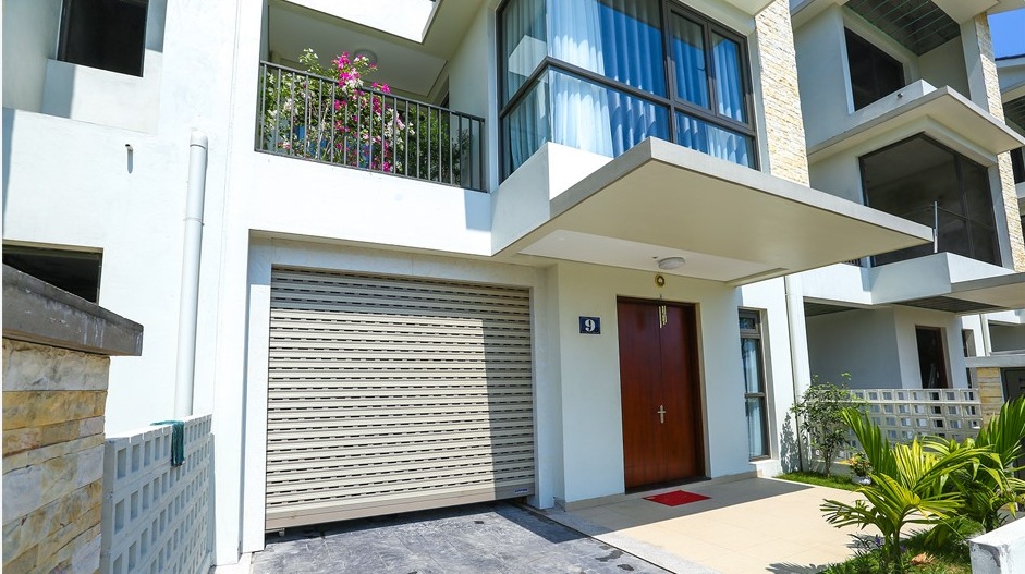 Lắp đặt cửa cuốn cho nhà phố mang lại vẻ đẹp sang trọng