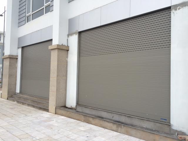 Cửa cuốn khe thoáng thân thiện với người dùng