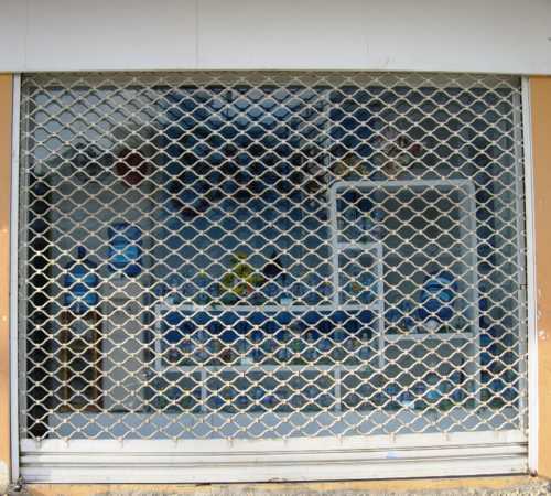 Cửa cuốn Mitadoor khác gì so với cửa truyền thống 