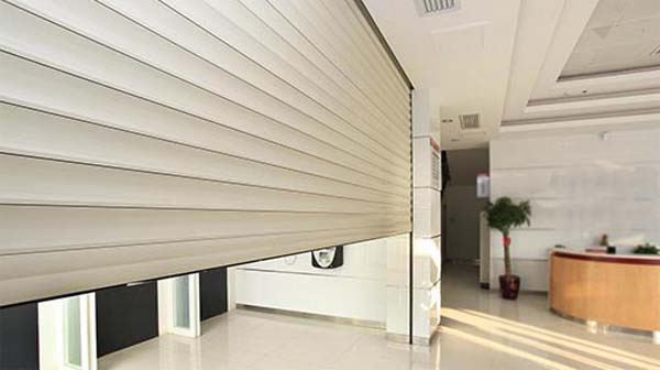 Sử dụng cửa cuốn thế nào an toàn?