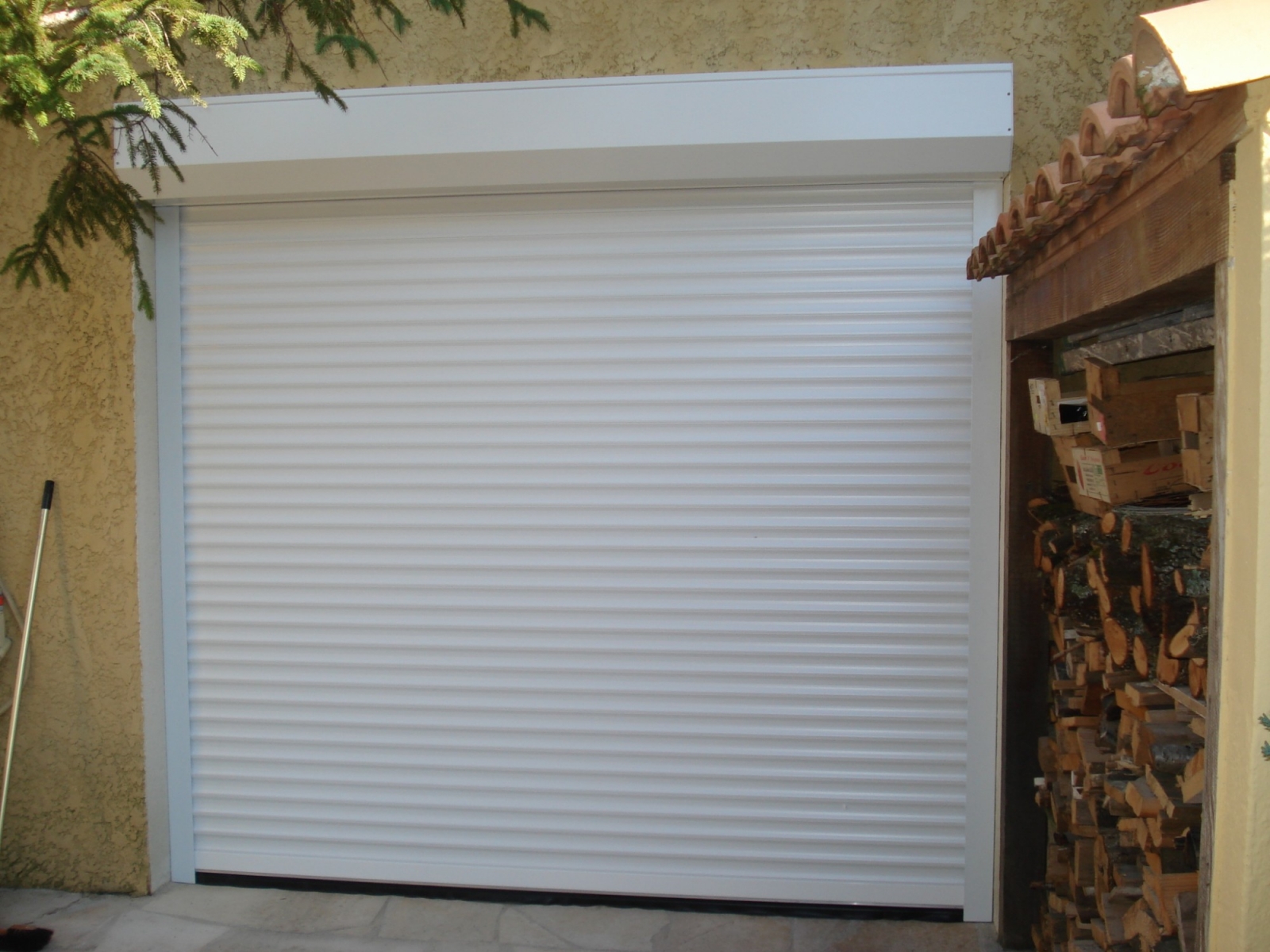 Tìm hiểu về cửa cuốn tấm liền